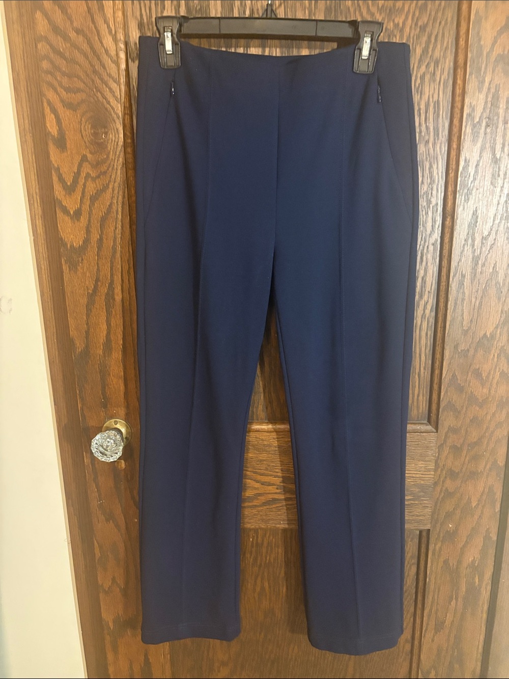 LOFT navy ponte fitted pant in size small. EUC
